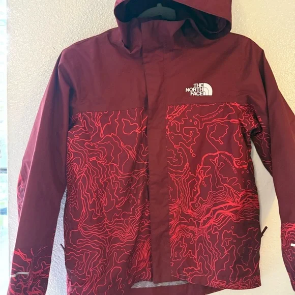 The North Face Burgundy Jacket with Contour Design 
Like new - Picture 3 of 9